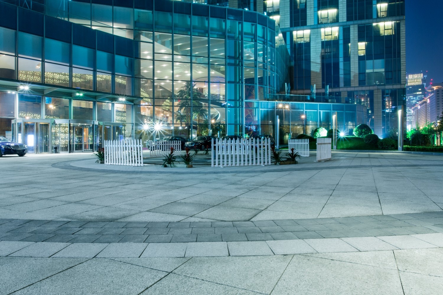 professional-use-auto-advertising-backplate-2024-10-16-22-00-26-utc